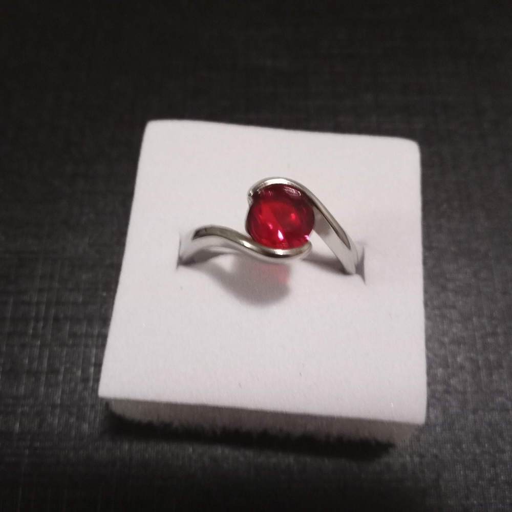 New red ring - Picture 3 of 7